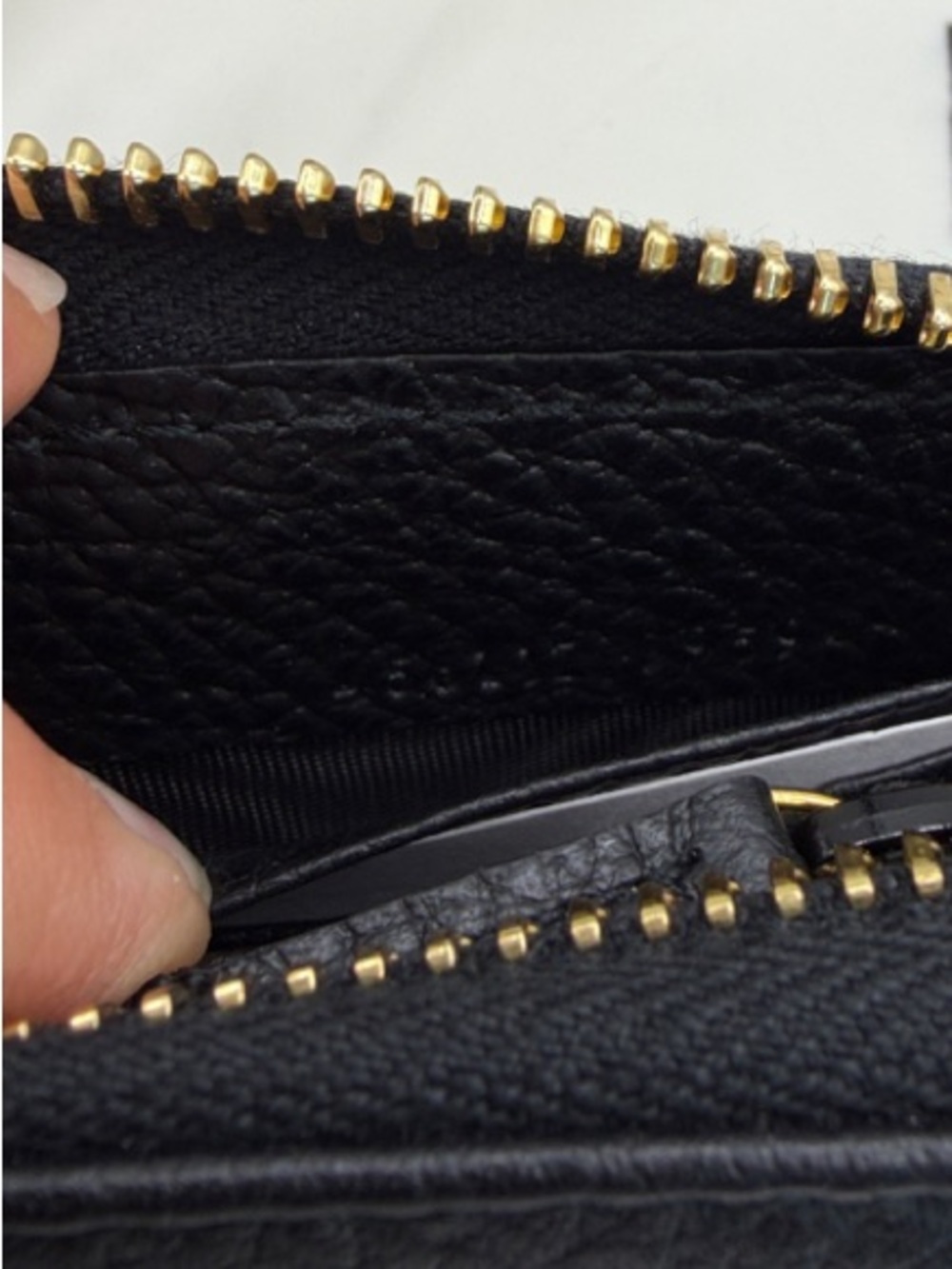 Gucci Black GG Pebbled Leather Zipper Wallet - Picture 5 of 6